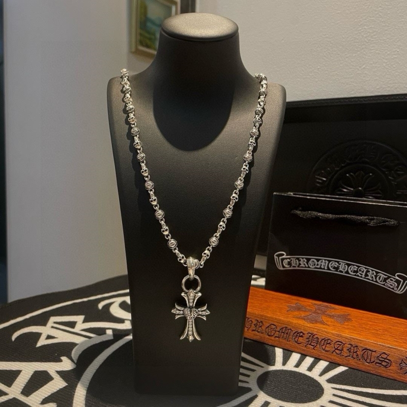 Ch*0me He**ts necklaces